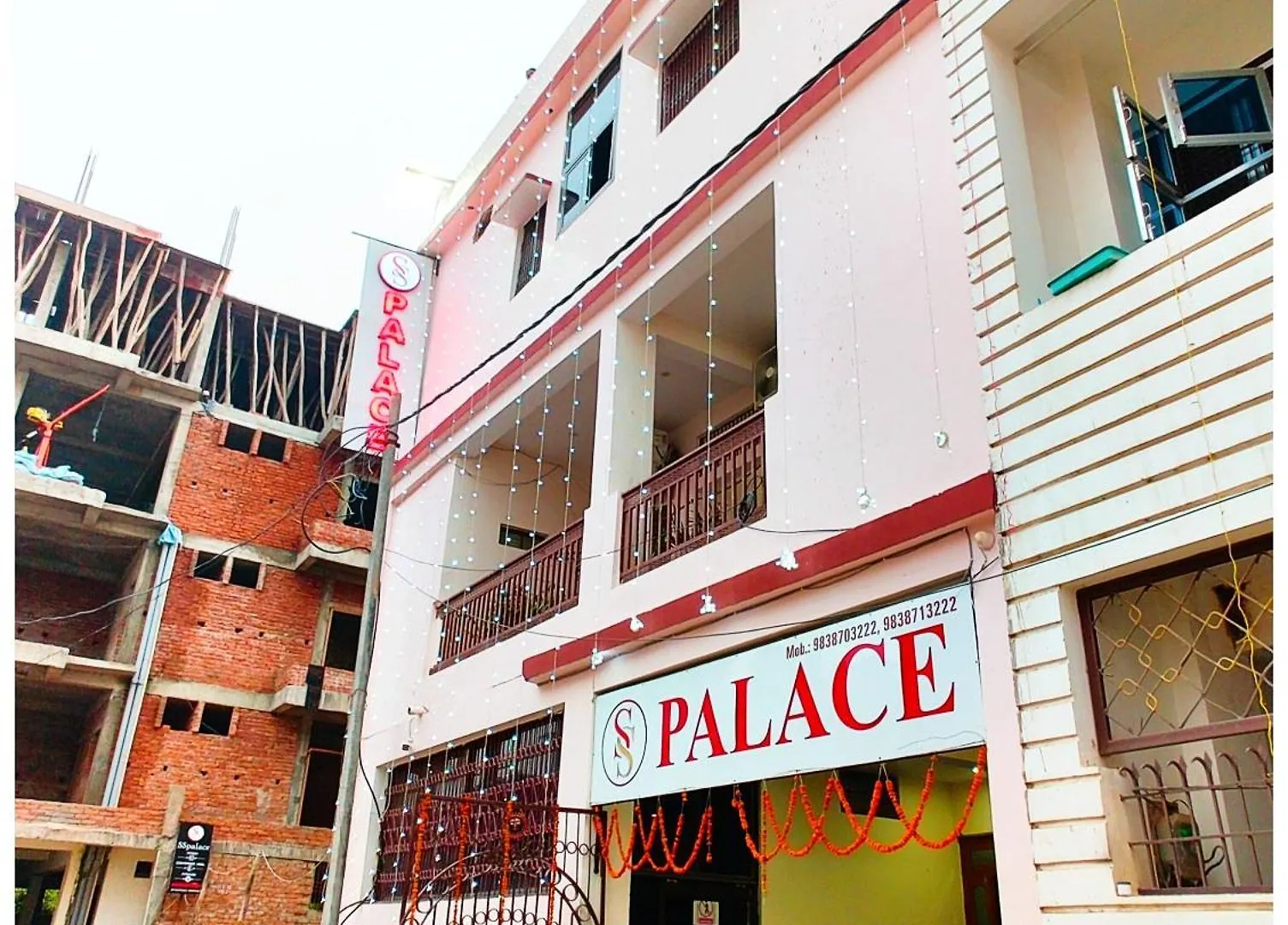 Varanasi Hotel S S Palace - Ully Air Conditioned Hotel At Prime Location - Kashi Vishwanath Temple - Hygiene & Spacious Room