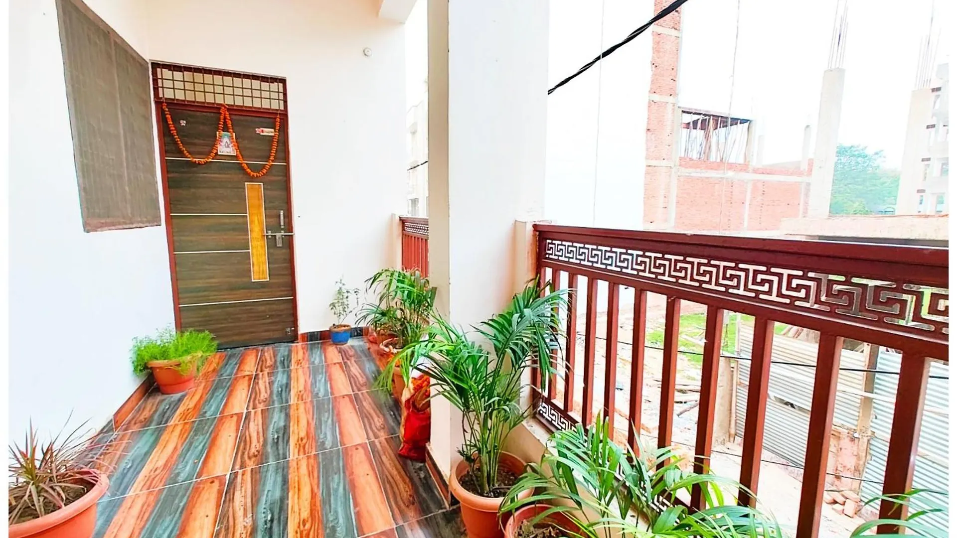 Varanasi Hotel S S Palace - Ully Air Conditioned Hotel At Prime Location - Kashi Vishwanath Temple - Hygiene & Spacious Room India