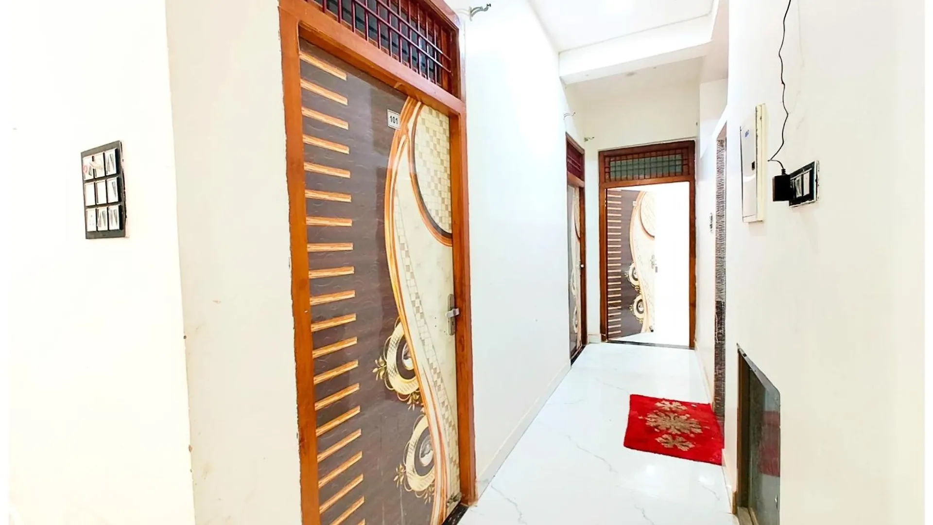 Varanasi Hotel S S Palace - Ully Air Conditioned Hotel At Prime Location - Kashi Vishwanath Temple - Hygiene & Spacious Room 3*,  India