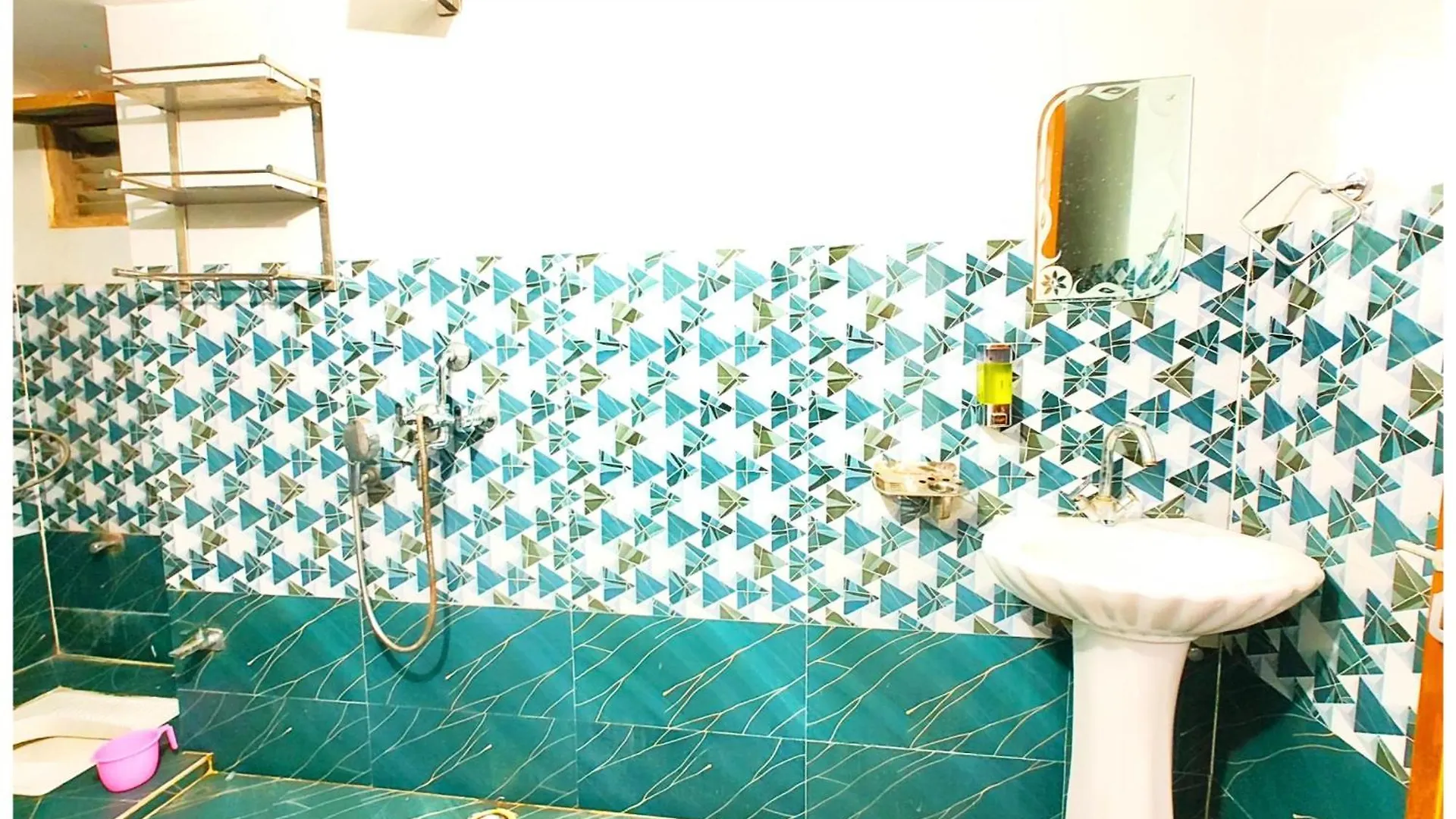 Varanasi Hotel S S Palace - Ully Air Conditioned Hotel At Prime Location - Kashi Vishwanath Temple - Hygiene & Spacious Room India