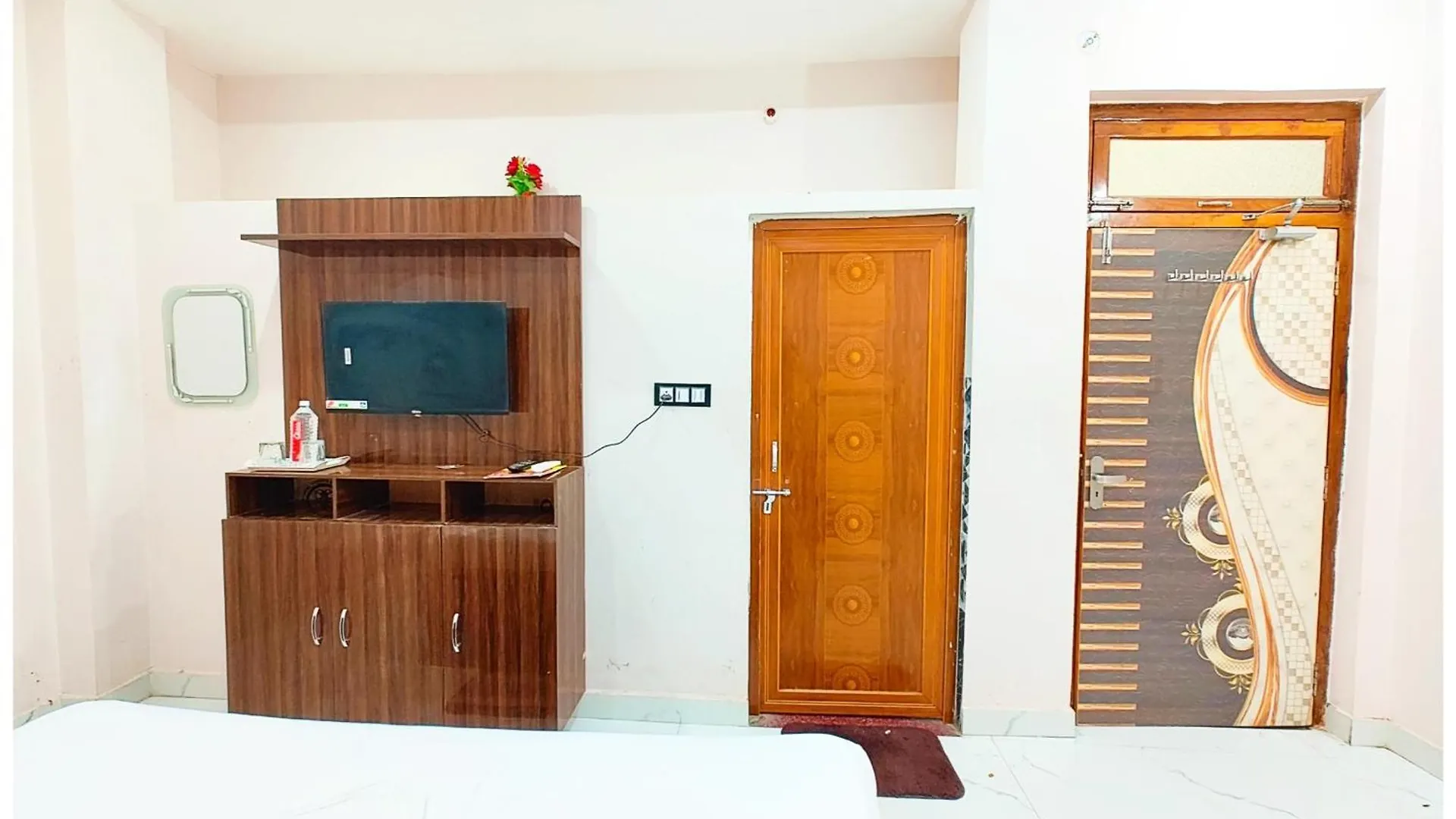 Varanasi Hotel S S Palace - Ully Air Conditioned Hotel At Prime Location - Kashi Vishwanath Temple - Hygiene & Spacious Room