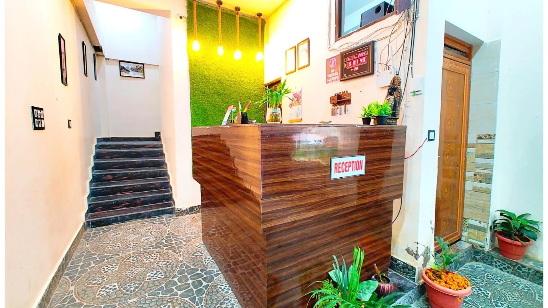 Varanasi Hotel S S Palace - Ully Air Conditioned Hotel At Prime Location - Kashi Vishwanath Temple - Hygiene & Spacious Room
