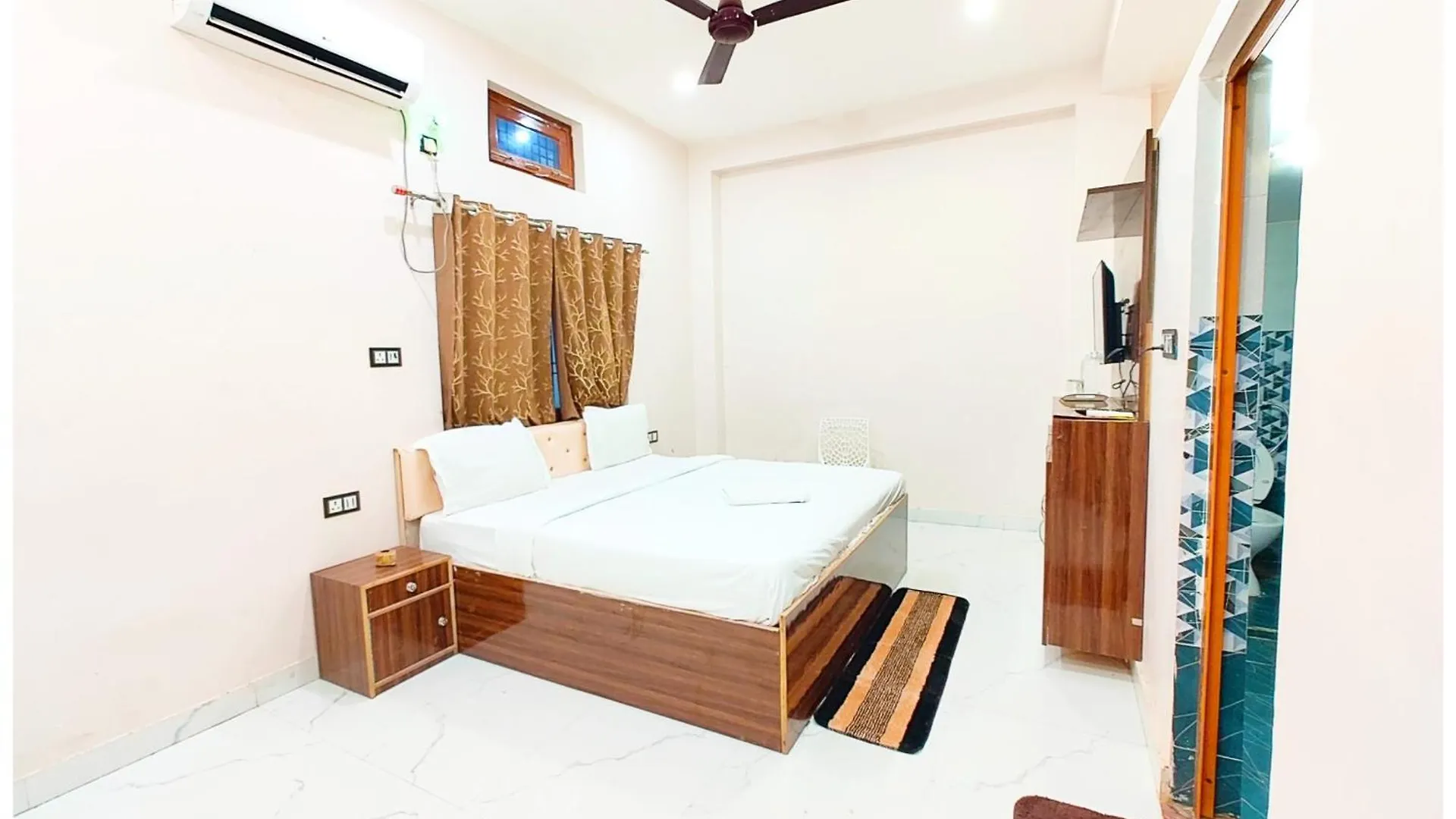 Varanasi Hotel S S Palace - Ully Air Conditioned Hotel At Prime Location - Kashi Vishwanath Temple - Hygiene & Spacious Room 3*,