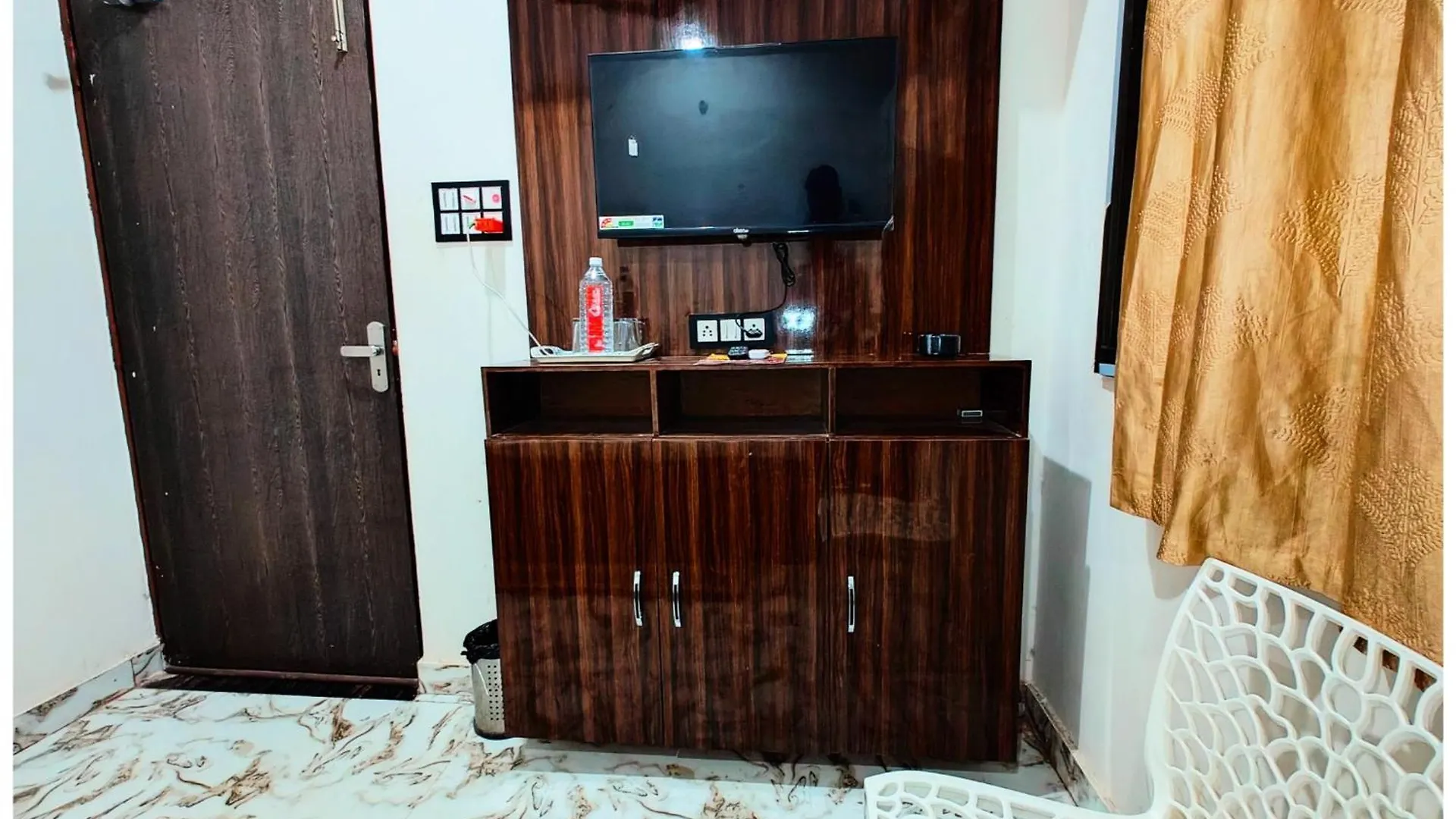 Varanasi Hotel S S Palace - Ully Air Conditioned Hotel At Prime Location - Kashi Vishwanath Temple - Hygiene & Spacious Room